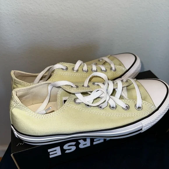 Converse - Picture 2 of 5